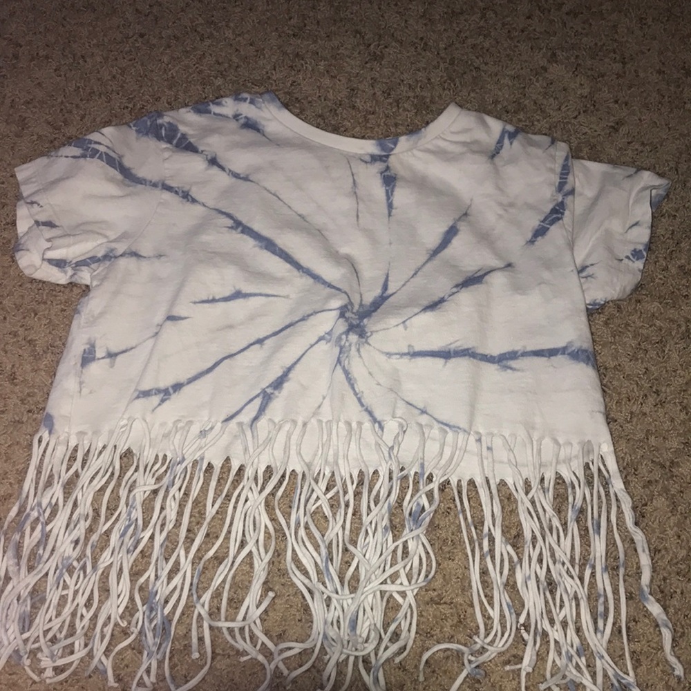 This cute 4th of July crop top with a spiral of white and blue.